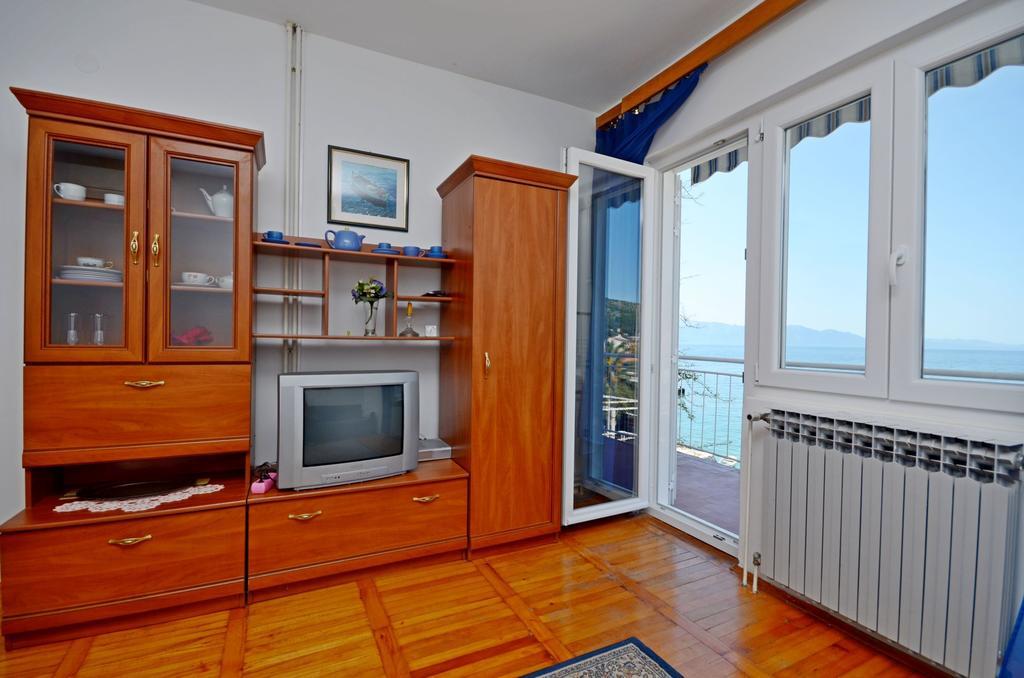 Apartment Ksenija Дрвеник Екстер'єр фото