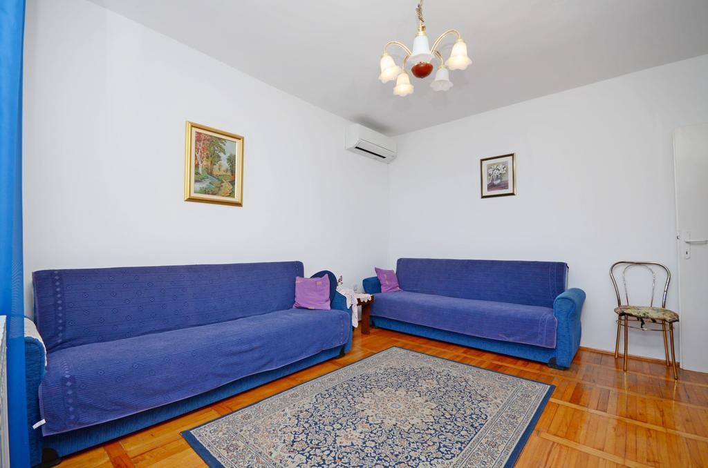 Apartment Ksenija Дрвеник Екстер'єр фото