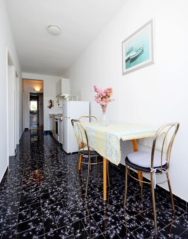 Apartment Ksenija Дрвеник Екстер'єр фото