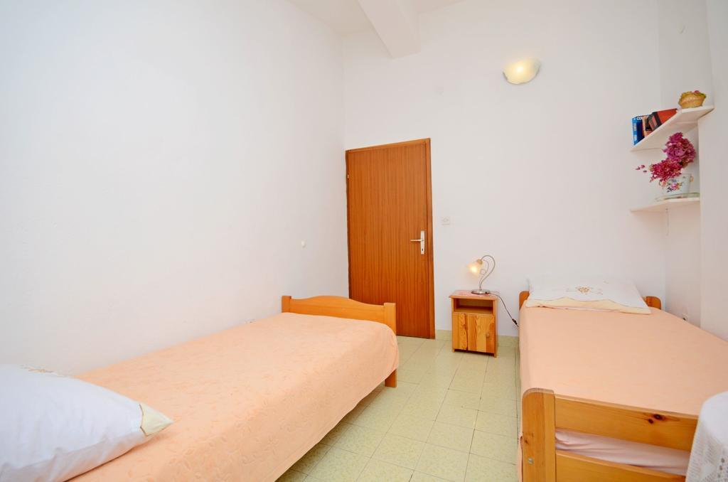 Apartment Ksenija Дрвеник Екстер'єр фото