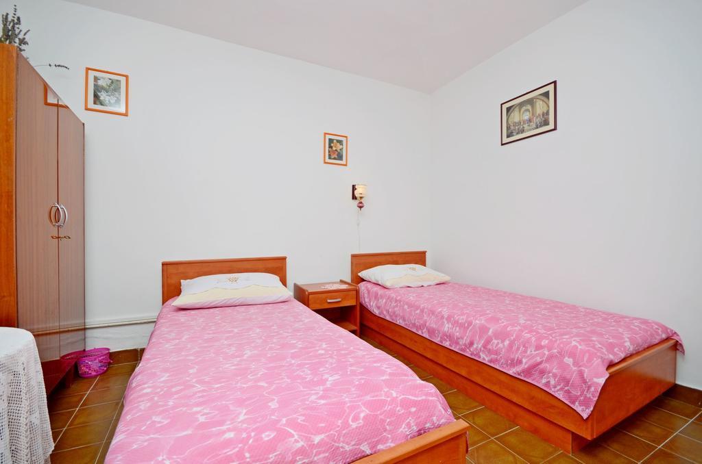 Apartment Ksenija Дрвеник Екстер'єр фото