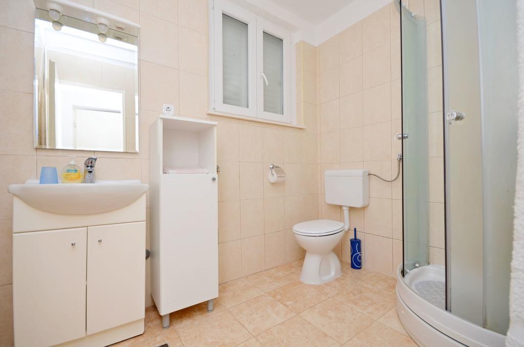 Apartment Ksenija Дрвеник Екстер'єр фото